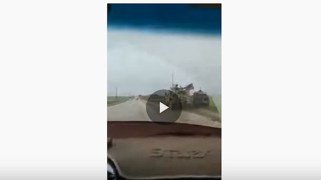  ​عربة أمريكية تصدم مدرعة روسية وتمنعها من التقدم بريف الحسكة السوري (فيديو)