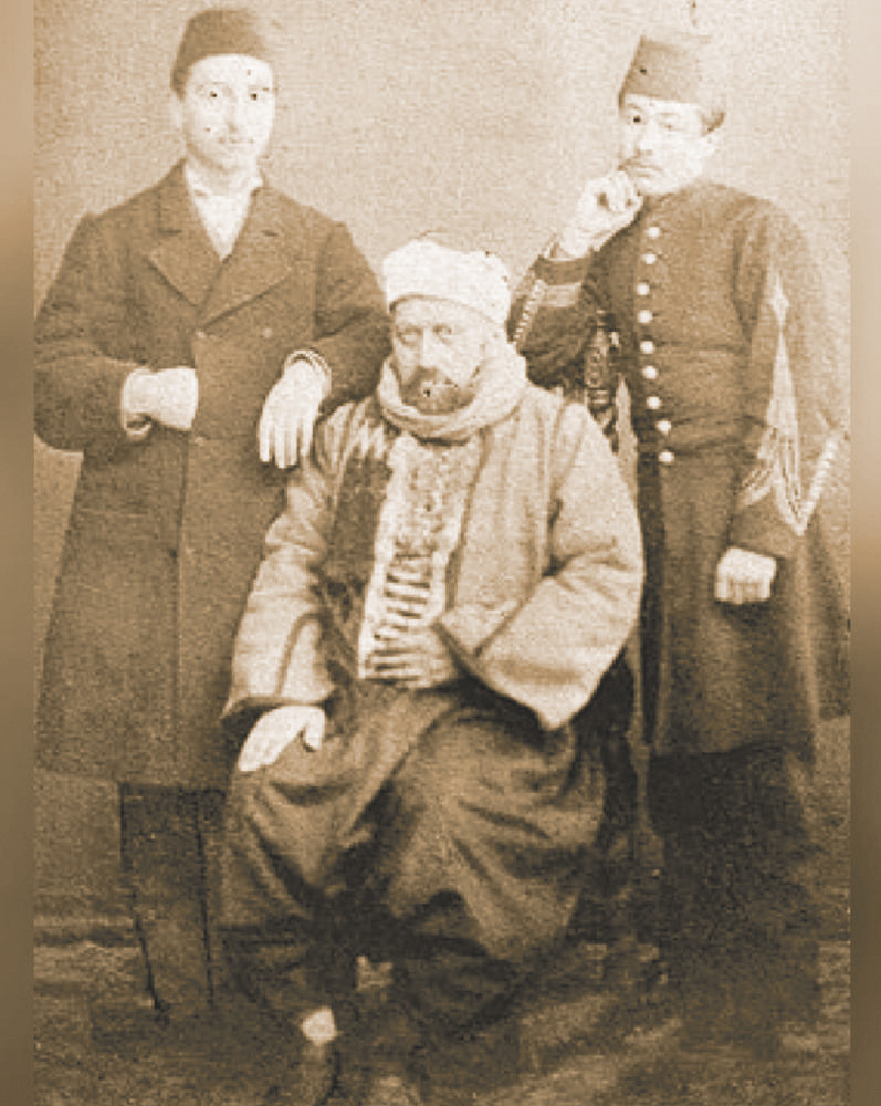 Sultan Abdülaziz tahttan indirildikten sonra çekilmiş utanç verici bir fotoğraf.