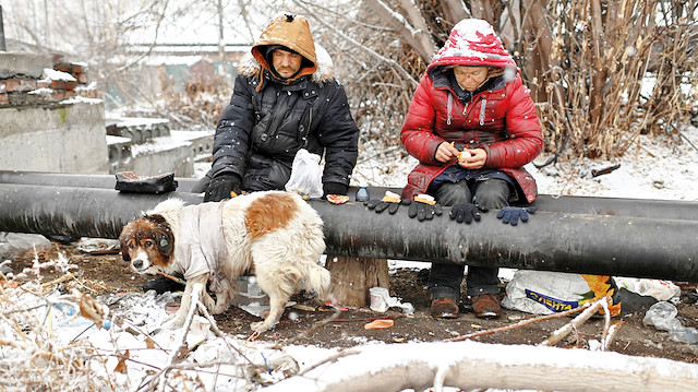 Omsk'ta -30 derecede evsizler yaşam mücadelesi veriyorlar.