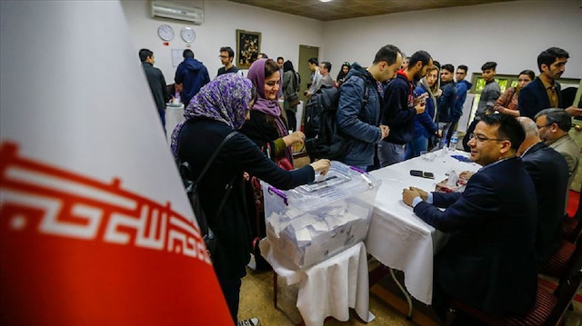 İran'da 11. Dönem Meclis seçimleri için oy verme işlemi TSİ 07.30'da başlamıştı.