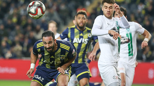Adil Rami, yaşadığı sakatlıklar sebebiyle Fenerbahçe'de bir türlü beklentileri karşılayamamıştı.
