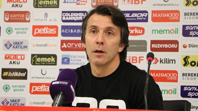 Konyaspor, Aykut Kocaman'dan sonra Bülent Korkmaz ile anlaşmıştı.
