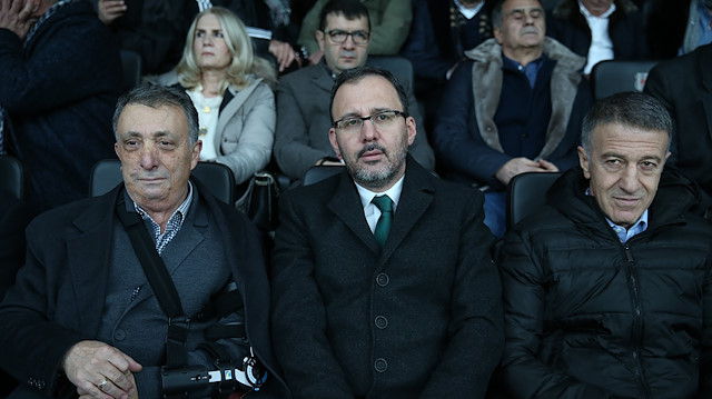 Gençlik ve Spor Bakanı Mehmet Muharrem Kasapoğlu, derbiyi iki takımın başkanlarıyla beraber izledi.