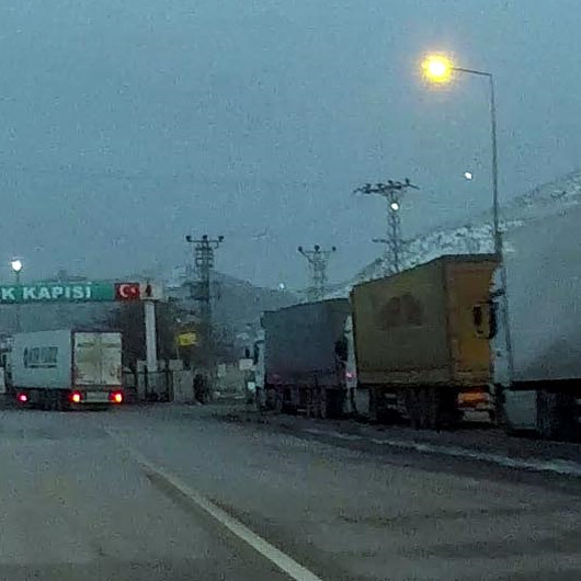 Sınırda korku yükseldi: İrana gitmek zorunda kalan TIR şoförlerinin anlattıkları tedirginliği gözler önüne serdi