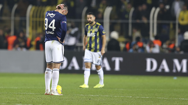 Fenerbahçe sahasında Galatasaray'a 3-1 mağlup oldu.