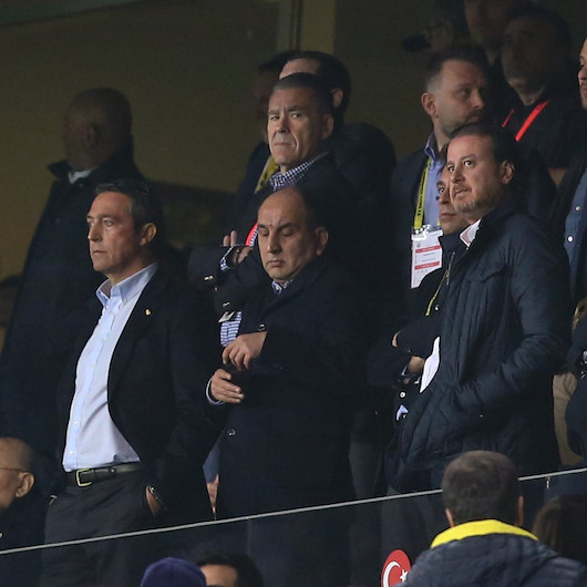 Fenerbahçeli taraftarlar Ali Koçu istifaya çağırdı