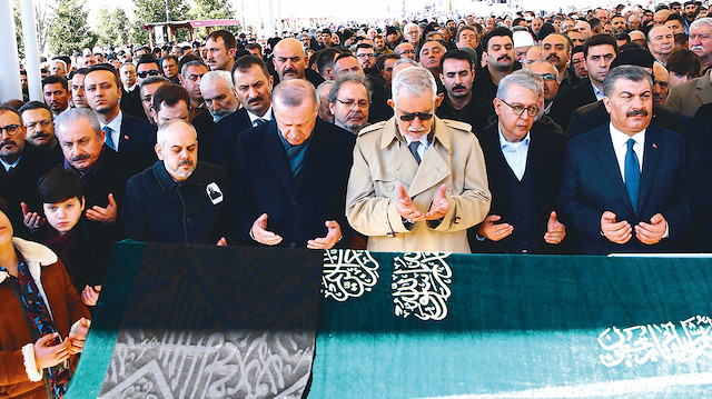 Kılıç’ın tabutuna Cumhurbaşkanı Recep Tayyip Erdoğan da omuz verdi.
