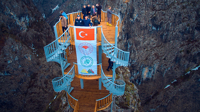 تركيا تفتتح شرفة مطلة على ثاني أعمق أخدود في العالم (صور)