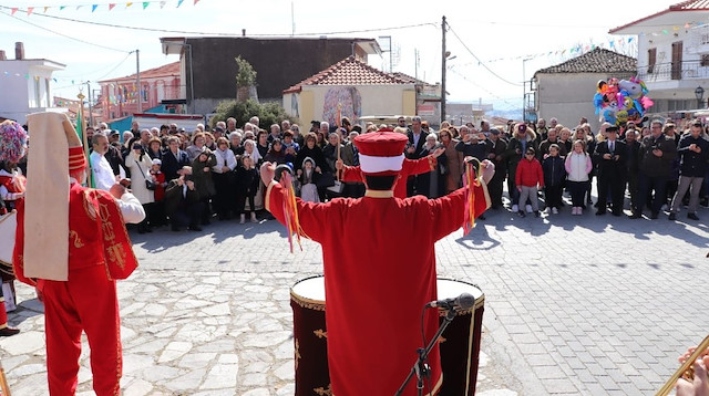 Gölbaşı Belediyesi mehter takımı tarafından düzenlenen gösteriler yerli ve yabancı turistlerin ilgi odağı oldu.