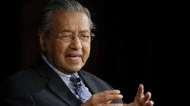 ملك ماليزيا يقبل استقالة مهاتير ويكلفه بقيادة الحكومة "مؤقتا"