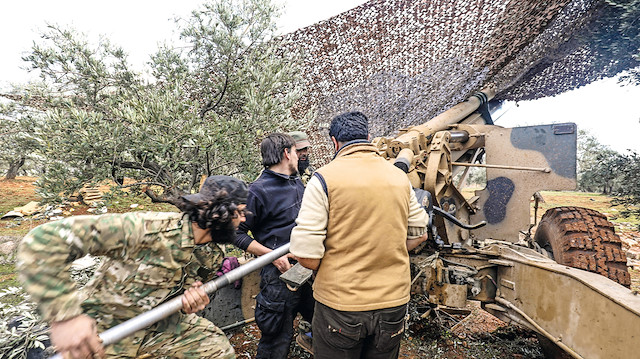 Muhalifler operasyon süresince Rus savaş uçaklarının yoğun bombardımanına rağmen geri çekilmedi.