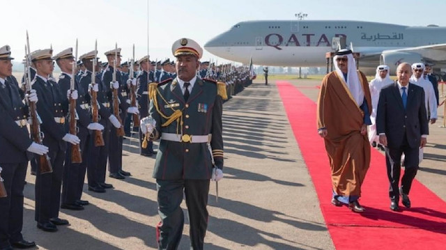 أمير قطر يصل الجزائر لبحث التعاون وقضايا راهنة 