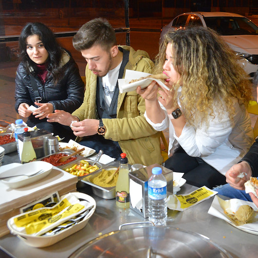 Adana’ya şırdan yetmiyor: Talebe yetişmek için 81 kente saldırıyorlar
