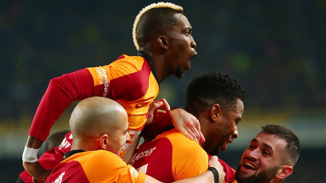 Galatasaraylı oyuncuların Kadıköy'deki gol sevinci