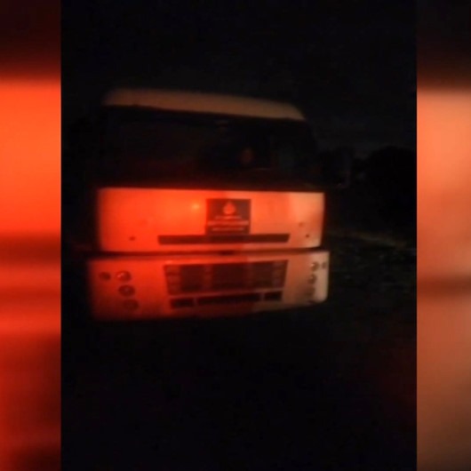 Gece saatlerinde kaçak döküm yapan İBB kamyonuna müdahale