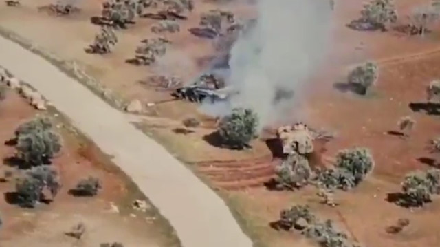 Rus tankı arkasına bakmadan kaçtı