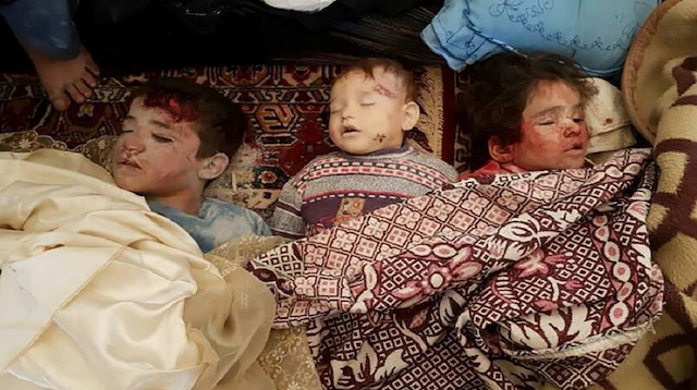 الصورة أرشيفية لأطفال سقطوا قتلة إثر القصف الروسي على ريف إدلب الشهر الماضي