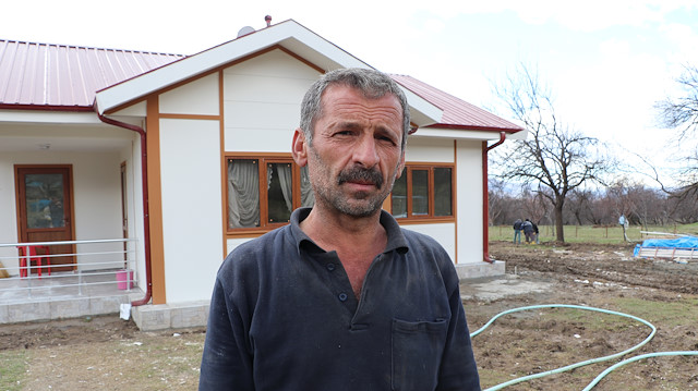  Çevrimtaş köyünde yapılan çelik konstrüksiyonlu evlerden ilki, sahibine teslim edildi.