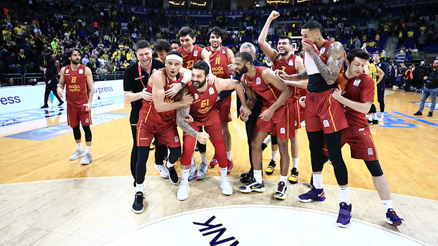 Galatasaray, basketbolda Fenerbahçe'yi deplasmanda 80-75 yendi.