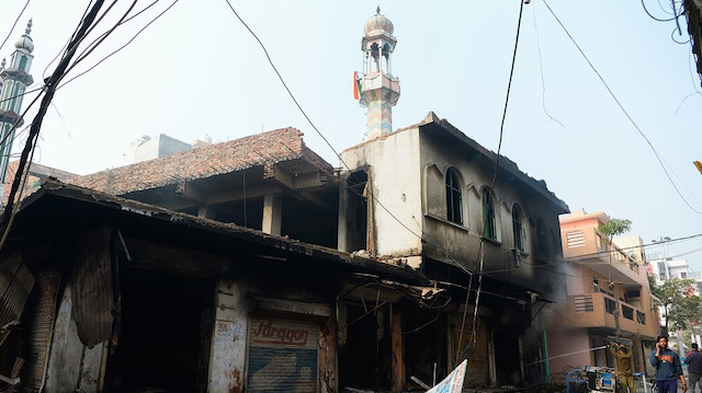 Müslümanlar hedefte: Camiler ateşe veriliyor
