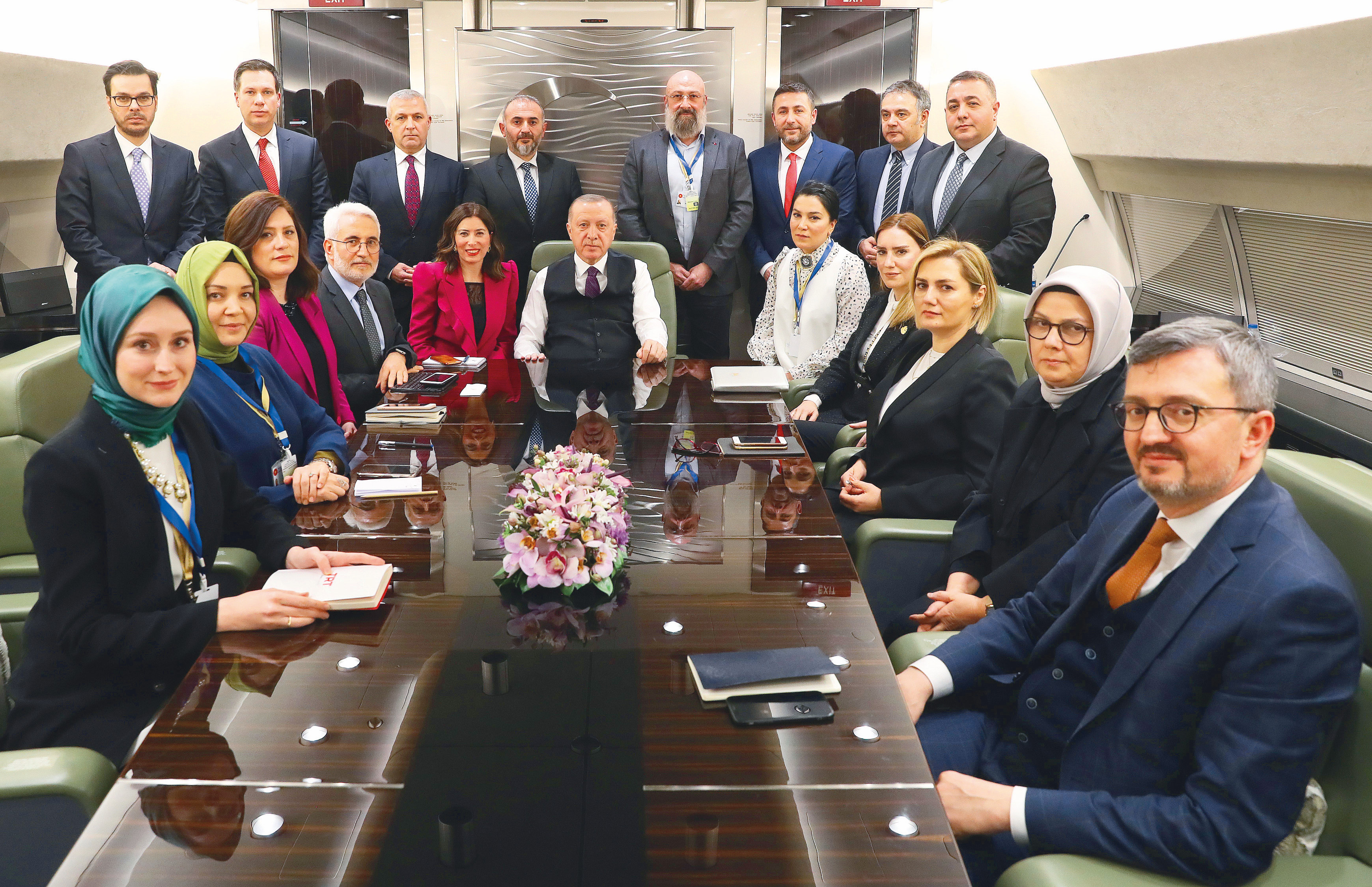 Cumhurbaşkanı Erdoğan Azerbaycan dönüşü uçakta gazetecilerin sorularını yanıtladı.