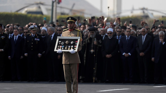 ​مصري ينتحر بعد مشاهدة جنازة مبارك ما قصته؟