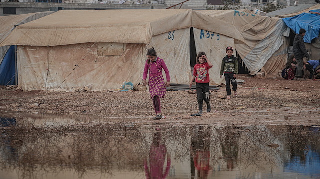 Aralık ayından bu yana İdlib’de  900 bin mülteci Türkiye sınırına sığındı.