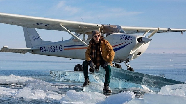 Rus pilot, başarıyla uçağı göle indirdi.