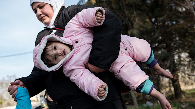 Türkiye'nin çeşitli illerinden Avrupa'ya gitmek için yola çıkan göçmenlerin, Edirne'ye gelişleri sürüyor. 