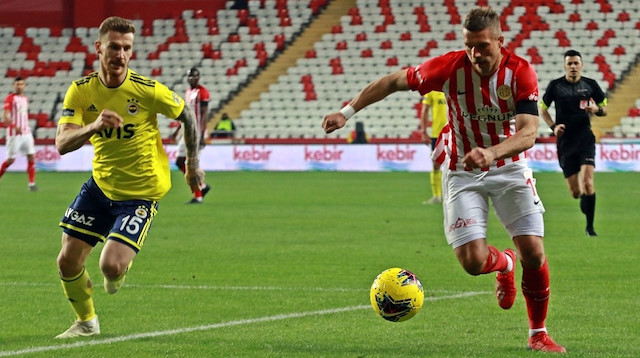 Antalyaspor'un Fenerbahçe maçında attığı iki golün de asisti Podolski'den geldi.