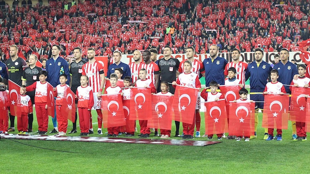 Antalya Stadyumu Türk bayraklarıyla donatıldı.