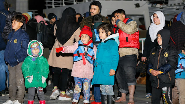 Ölüme terk edilen göçmenler saatlerce denizde mahsur kalırken, imdatlarına ise Türk Sahil Güvenlik Komutanlığı ekipleri yetişti. 