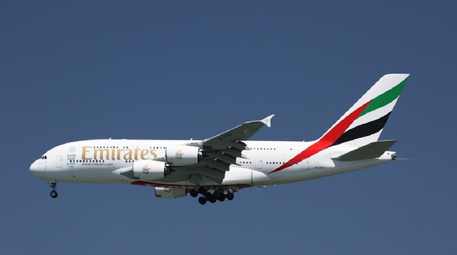 طيران الإمارات تطلب من موظفيها الحصول على إجازة بسبب "كورونا"