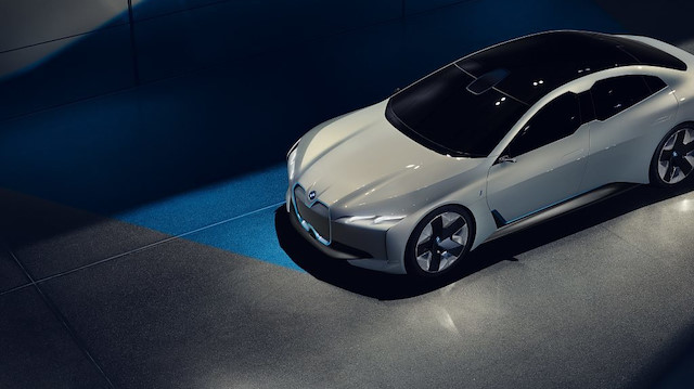 Volkswagen’in ardından BMW de logosunu değiştirdi