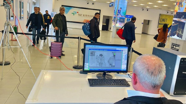 Türkiye'de yolcu bilgi formu doldurulacak ve sağlık kontrolünden geçirilecek.