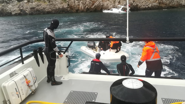 Teknede bulunanlar Sahil Güvelik ekiplerince kurtarıldı. 