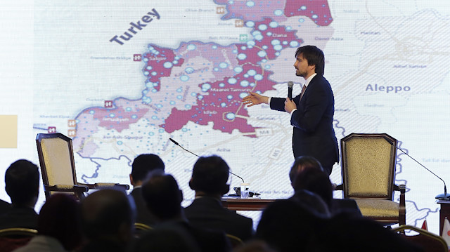 Güllüoğlu, Suriye'deki son durumu harita üzerinden yaptığı anlatımla katılımcılara aktardı. 