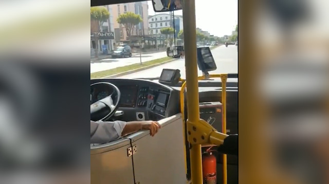 Antalya'da bir otobüs şoförü nezaketiyle sosyal medyada gündem oldu