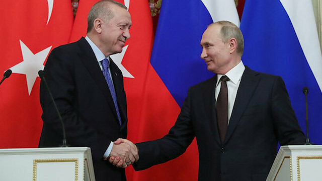 Cumhurbaşkanı Erdoğan ile Rusya Devlet Başkanı Putin’in Kremlin Sarayı’nda baş başa görüşmesi 2 saat 40 dakika sürdü. Daha sonra iki liderin başkanlığında heyetler arası görüşmeye geçildi.