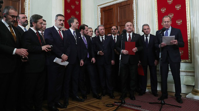 Mevlüt Çavuşoğlu ve Lavrov mutabakat metnini okudu.