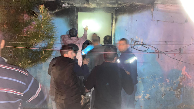Ceyhan'da evde çıkan yangında, Minik Sümbül hayatını kaybetti.

