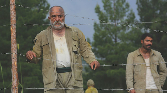 Usta oyuncu Mehmet Çevik, Mendilim Kekik Kokuyor filminde Rüstem Çavuş karakterine hayat veriyor.