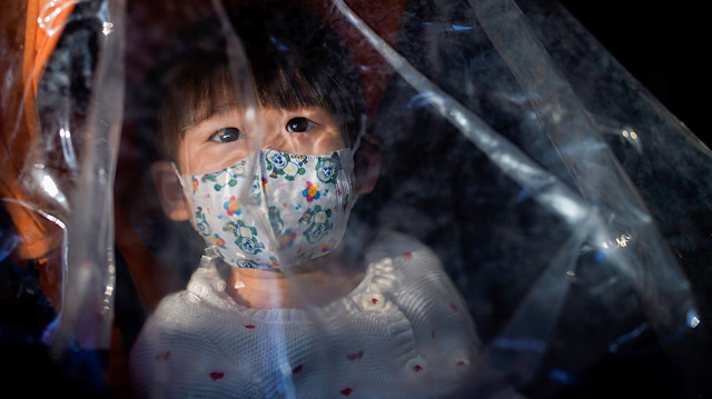 Çin'de koronavirüs nedeniyle hayatını kaybedenlerin sayısı artıyor.