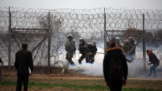 Yunan askerinden sığınmacılara 'acımasız' müdahale: Plastik mermiye tel yerleştirmişler