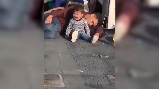 Yunanistan sınırında yürek sızlatan görüntü