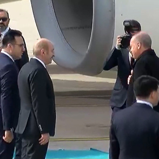 Cumhurbaşkanı Erdoğandan koronavirüs önlemi: Heyetle tokalaşmadı