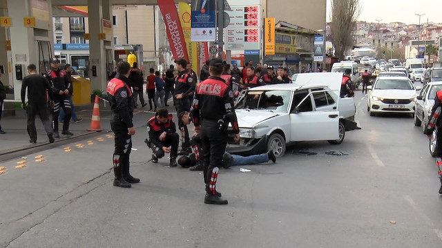 Beyoğlu'nda polisten kaçan şüpheli ortalığı birbirine kattı