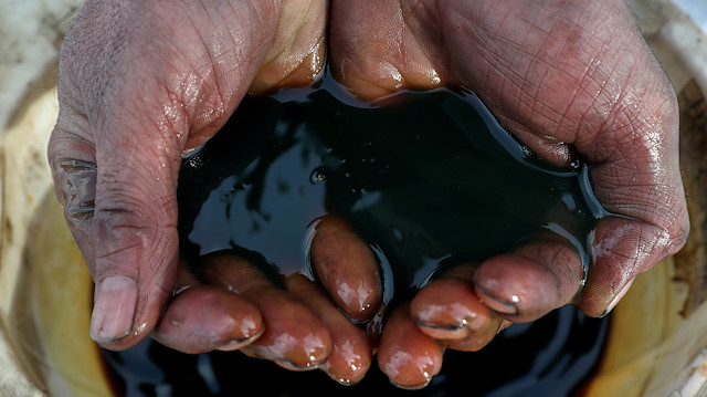 File photo: An employee demonstrates a sample of crude oil in the Yarakta Oil Field