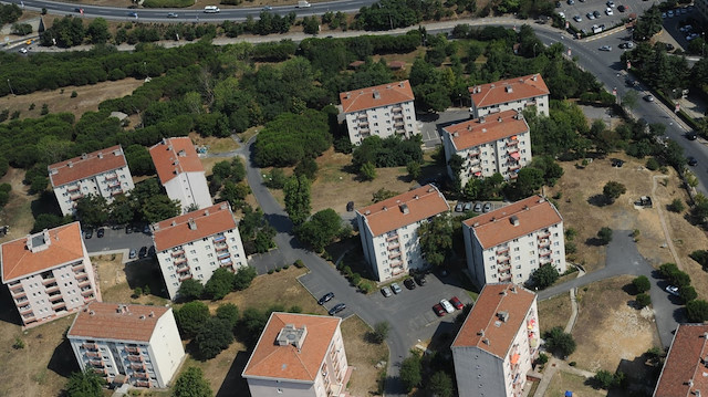 50 bin kamu lojmanının satışı ile ilgili süreç de devam ediyor. Yurt genelinde 250 bin kamu lojmanı bulunuyor.