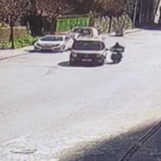 Aracı motosikletli kuryenin üzerine sürdü: Kurye ölümden döndü